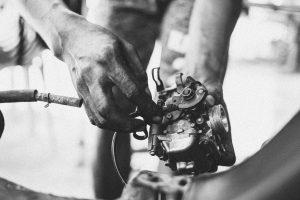 Por qué su motocicleta no arranca después de la limpieza de carbohidratos